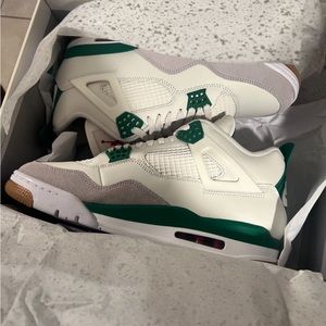 Air Jordan 4 SB